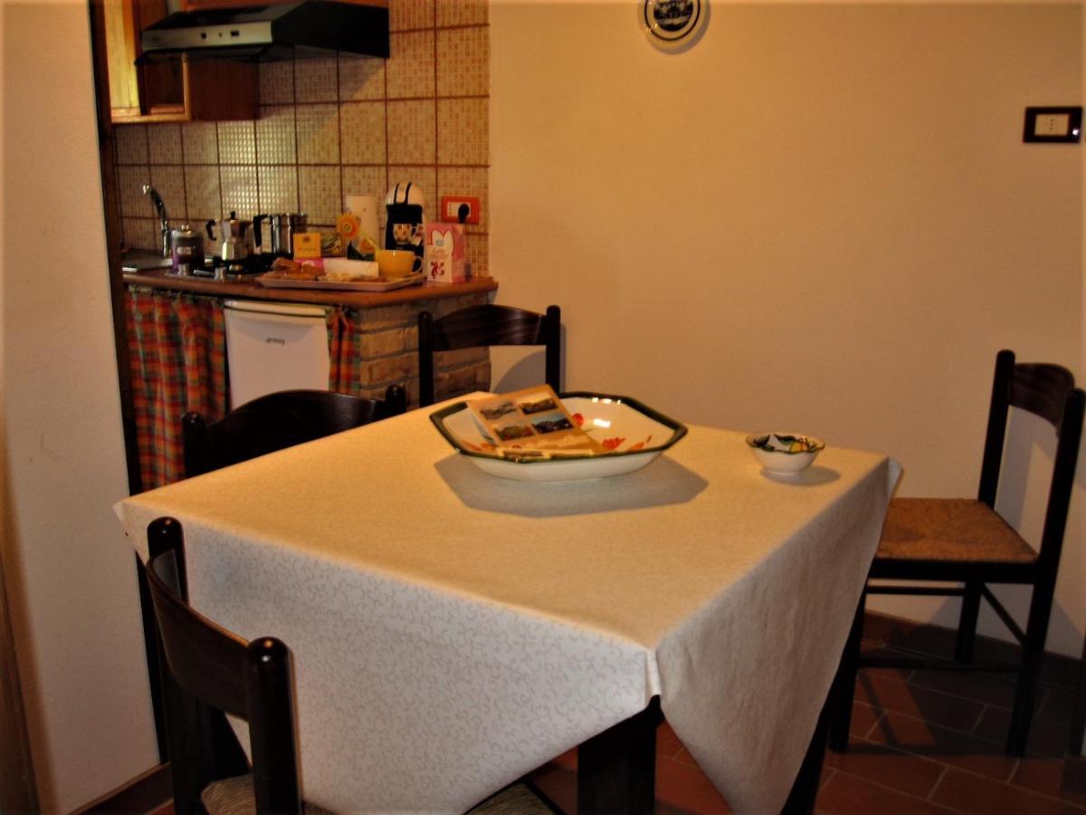 La Pietra Rara B&B Монтоне Екстериор снимка