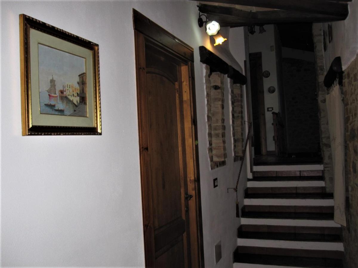 La Pietra Rara B&B Монтоне Екстериор снимка