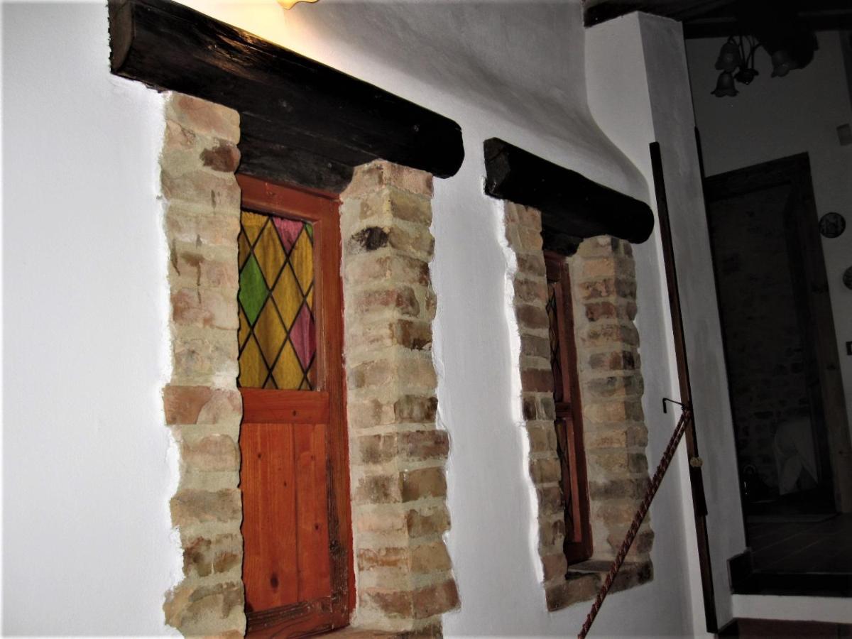 La Pietra Rara B&B Монтоне Екстериор снимка